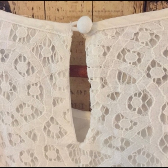 🤍SOLITAIRE Lace Overlay Top🤍 - Picture 6 of 7